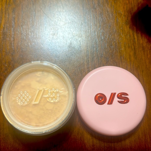 ONE/SIZE by Patrick Starrr Ultimate Blurring Setting Powder in Sweet Honey - Picture 4 of 4
